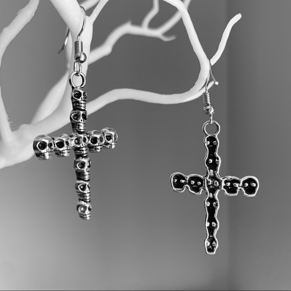 Cross Skulls Gothic Antique Silver Dangle Earrings - Picture 7 of 12